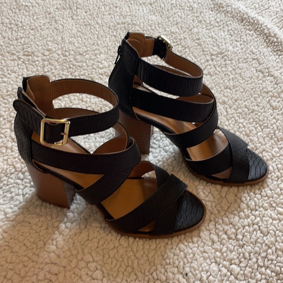 🔴SOLD🔴BRAND NEW Qupid Strappy Heels - Picture 3 of 9